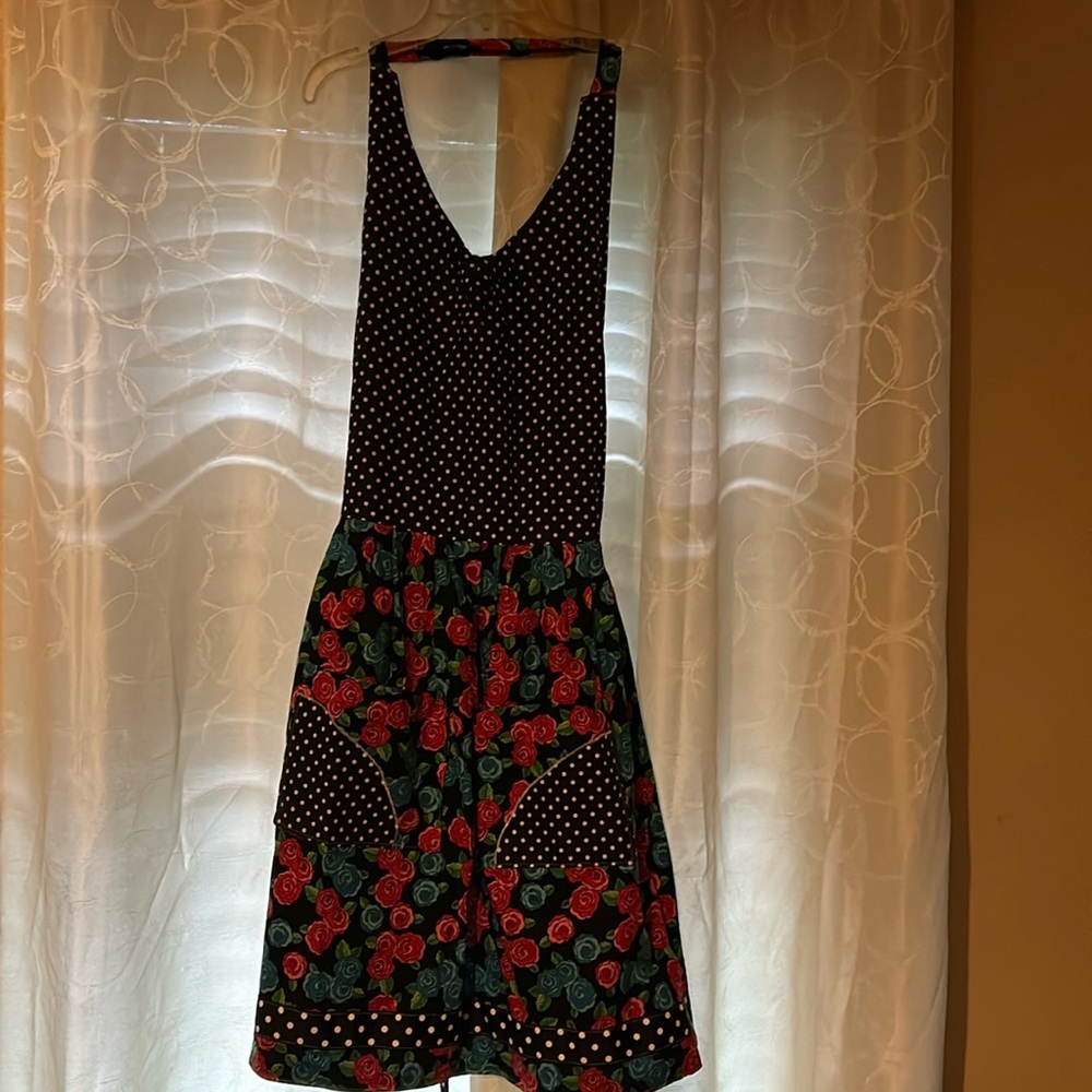 Homemade Reversible Apron. - Picture 2 of 2